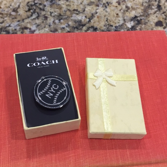 Coach NYC Baseball Pin/New - Picture 3 of 4